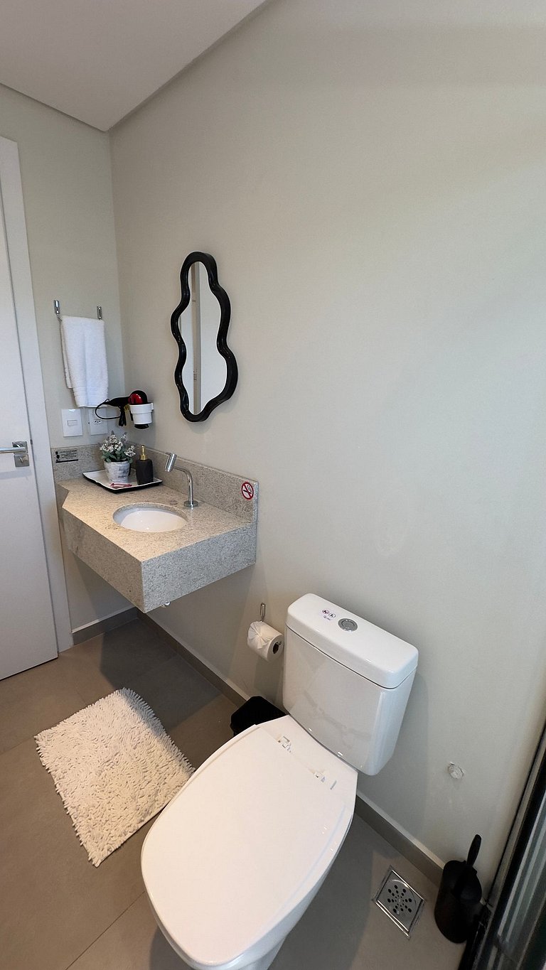 Estúdio completo e bem localizado em Foz