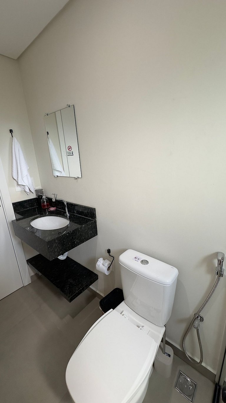 Estúdio bem localizado no centro de Foz