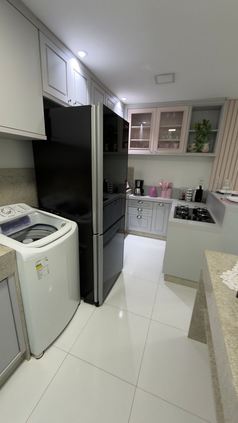 Apt com Suíte e Varanda - Centro de Foz