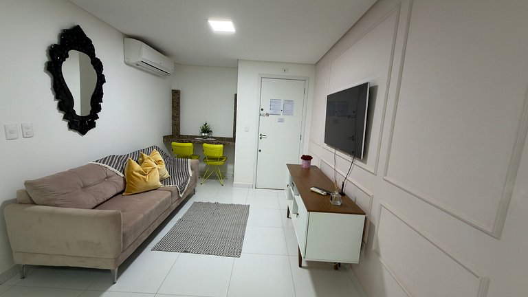 Apt com Suíte e Varanda - Centro de Foz