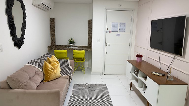 Apt com Suíte e Varanda - Centro de Foz