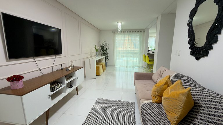 Apt com Suíte e Varanda - Centro de Foz