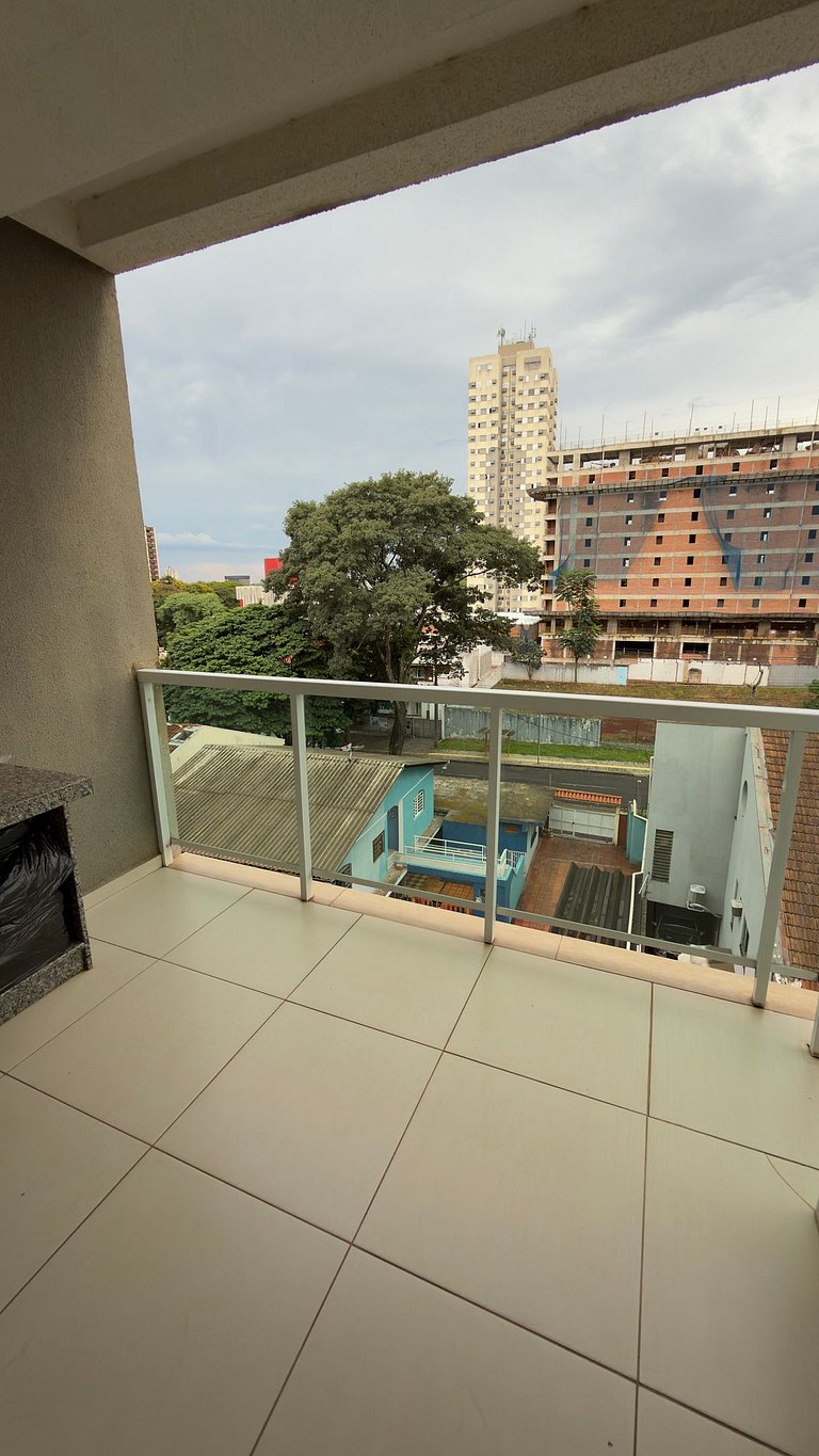 Apt com Suíte e Varanda - Centro de Foz