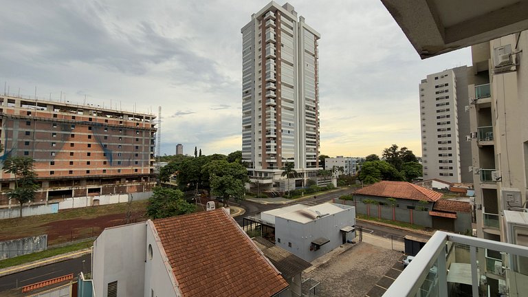 Apt com Suíte e Varanda - Centro de Foz