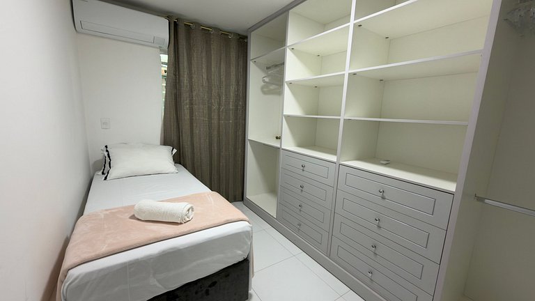 Apt com Suíte e Varanda - Centro de Foz