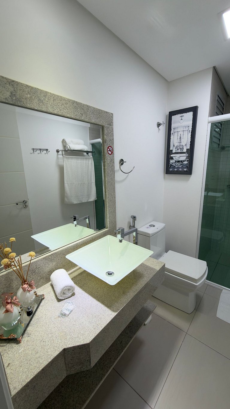 Apt com Suíte e Varanda - Centro de Foz