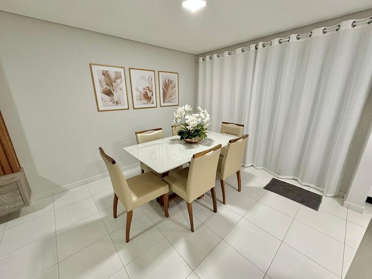 Apt com Suíte e Varanda - Centro de Foz