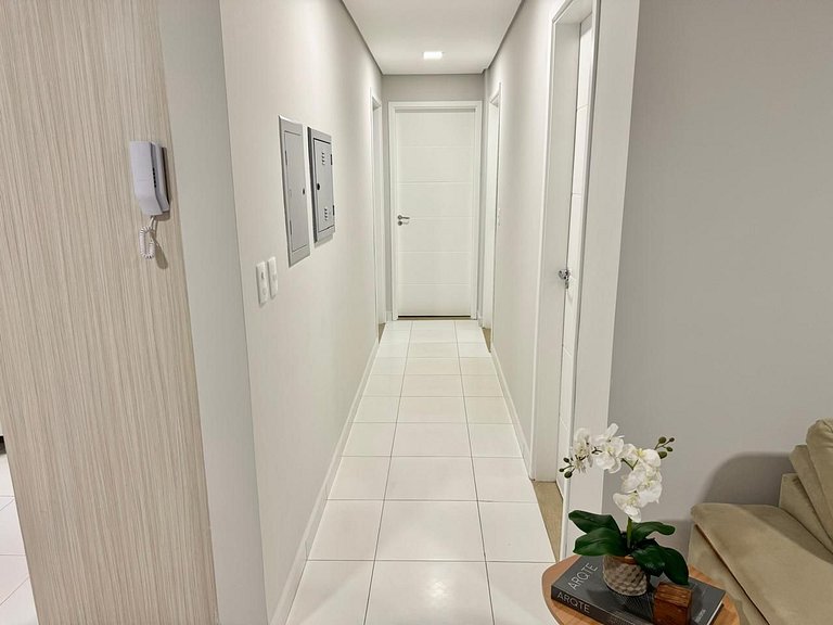 Apt com Suíte e Varanda - Centro de Foz