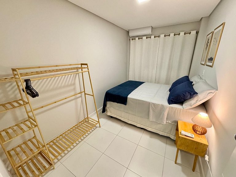 Apt com Suíte e Varanda - Centro de Foz
