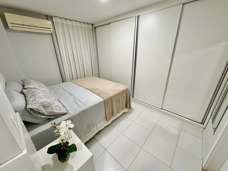 Apt com Suíte e Varanda - Centro de Foz