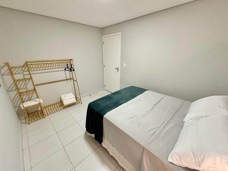 Apt com Suíte e Varanda - Centro de Foz