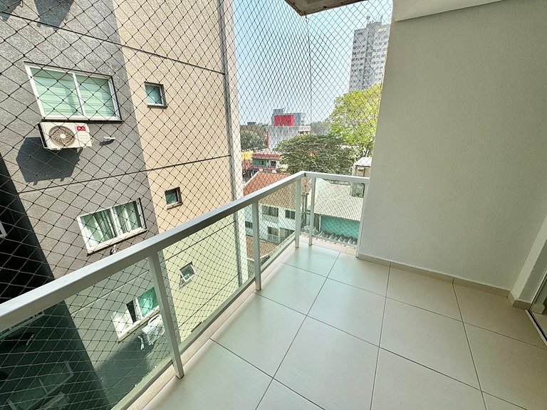 Apt com Suíte e Varanda - Centro de Foz