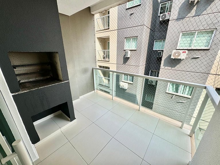 Apt com Suíte e Varanda - Centro de Foz