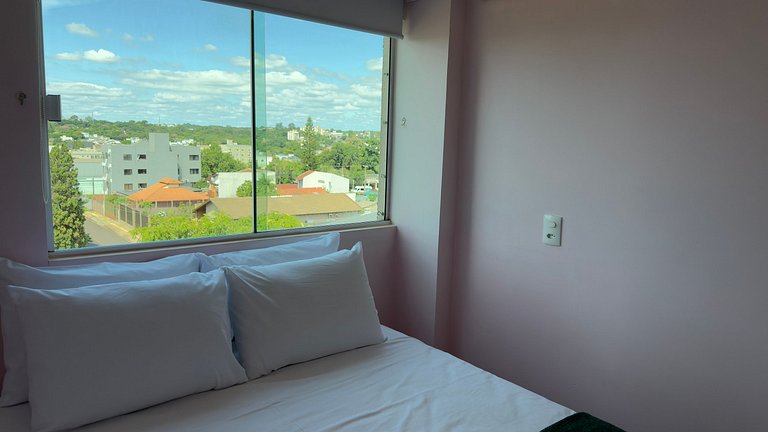 Apt com Suíte e Varanda - Centro de Foz