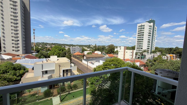 Apt com Suíte e Varanda - Centro de Foz