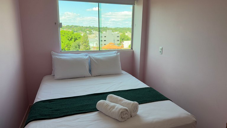 Apt com Suíte e Varanda - Centro de Foz