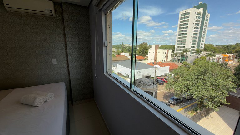 Apt com Suíte e Varanda - Centro de Foz