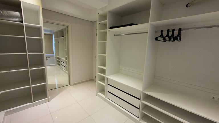 Apt com Suíte e Varanda - Centro de Foz