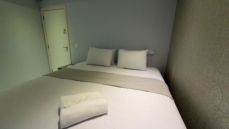 Apt com Suíte e Varanda - Centro de Foz