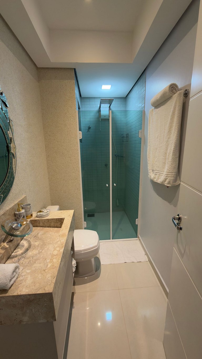 Apt com Suíte e Varanda - Centro de Foz