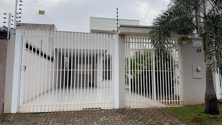 Linda casa na regiao central de Foz