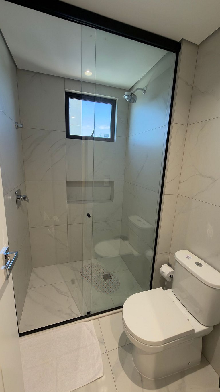 Apartamento novo ao lado do shopping, no centro