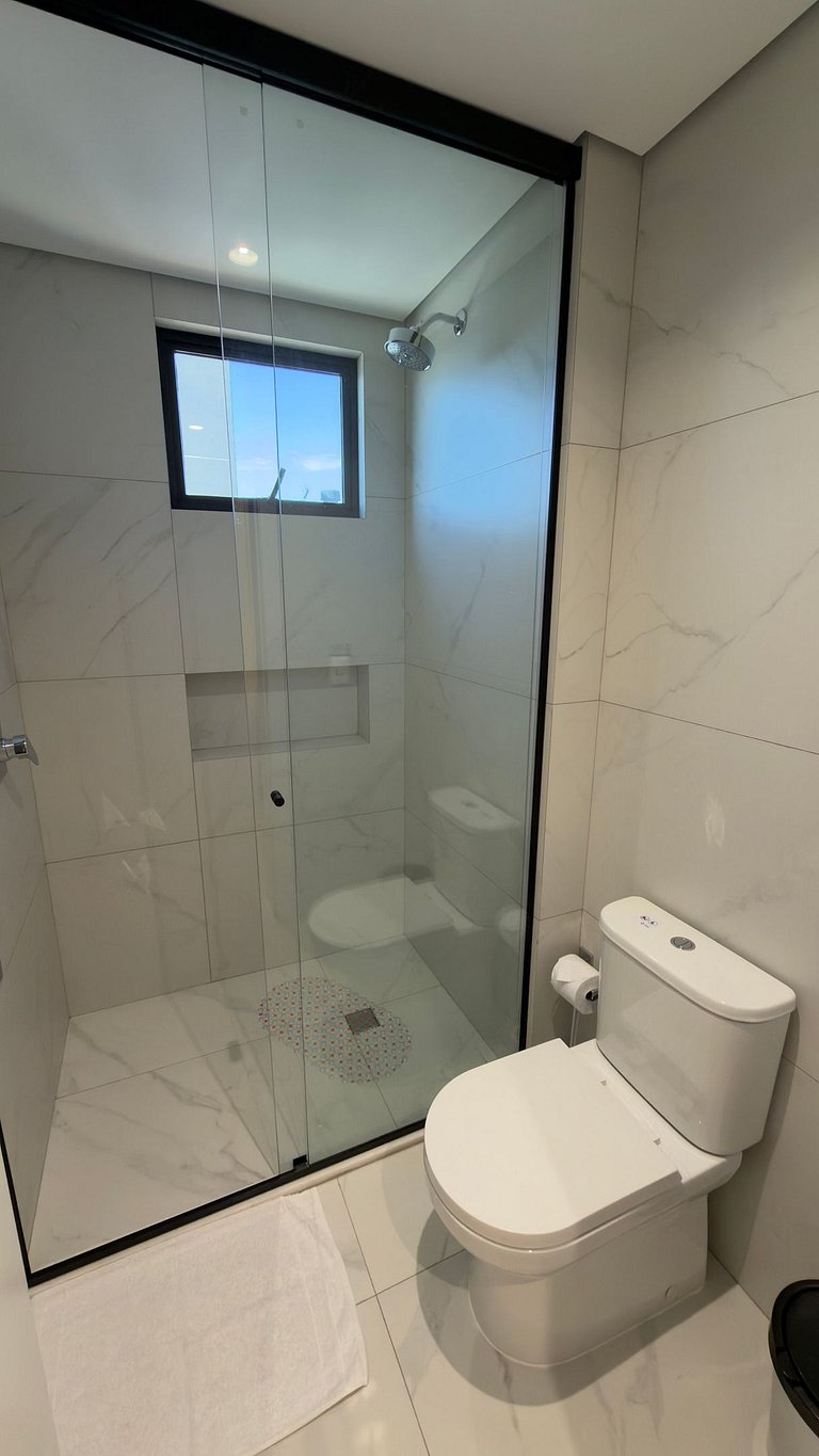 Apartamento novo ao lado do shopping, no centro