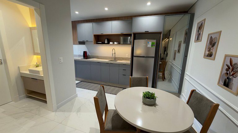 Apartamento novo ao lado do shopping, no centro