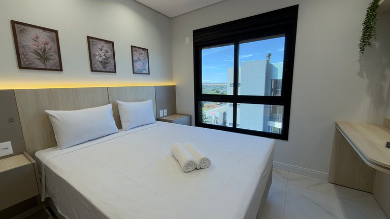 Apartamento novo ao lado do shopping, no centro