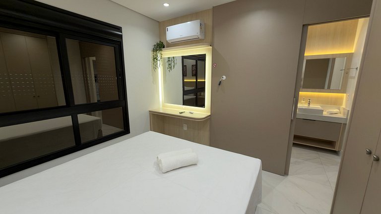 Apartamento novo ao lado do shopping, no centro