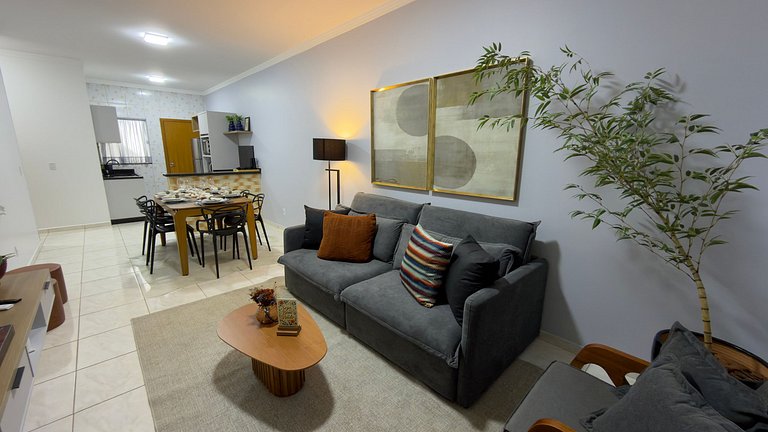 Linda casa em excelente localização - 02 garagens