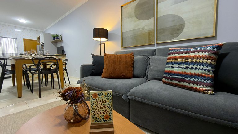 Linda casa em excelente localização - 02 garagens