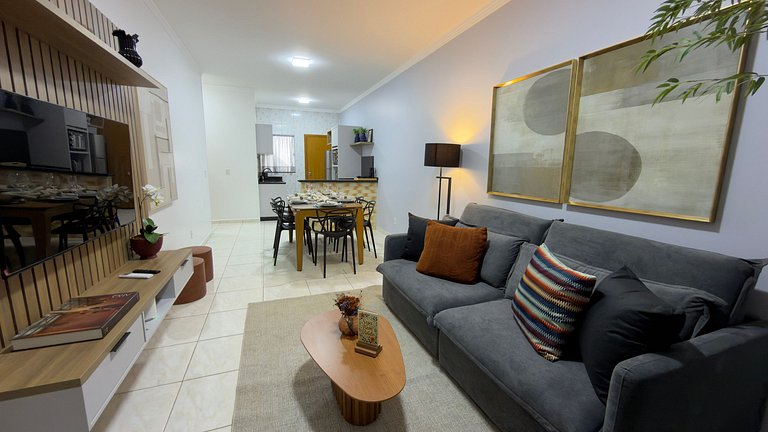 Linda casa em excelente localização - 02 garagens