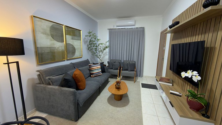 Linda casa em excelente localização - 02 garagens