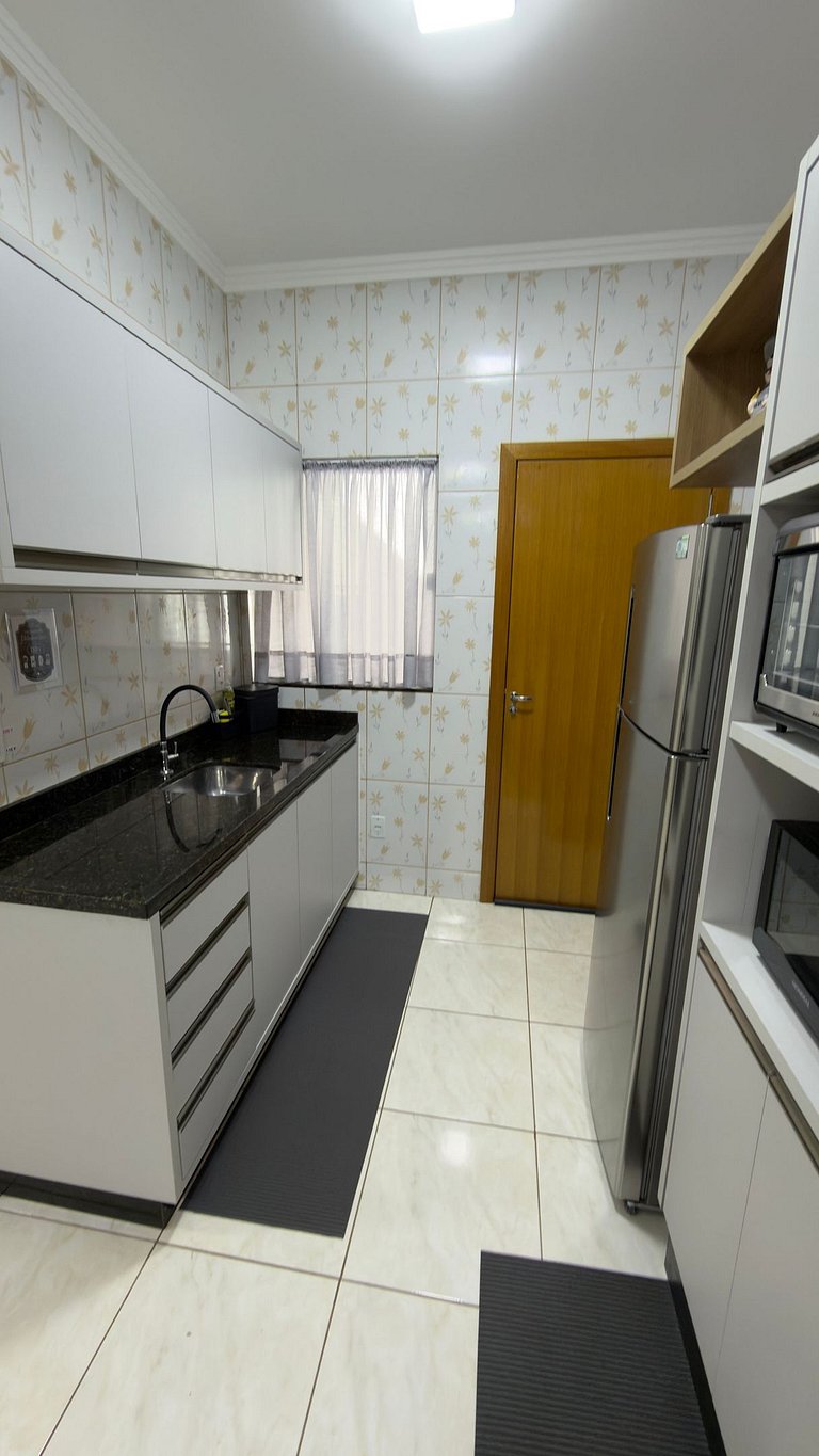 Linda casa em excelente localização - 02 garagens