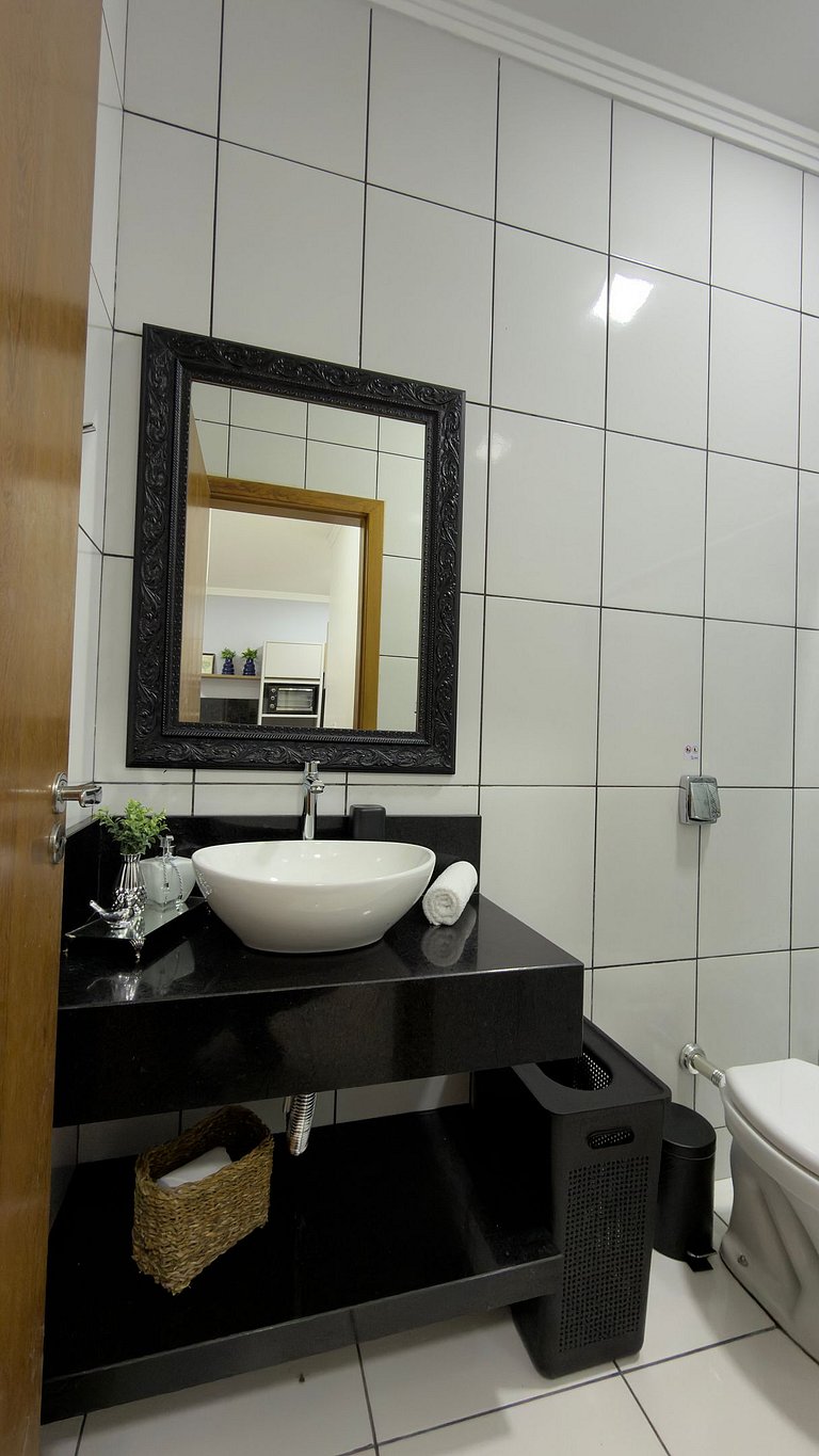 Linda casa em excelente localização - 02 garagens