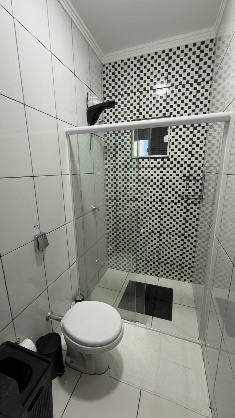 Linda casa em excelente localização - 02 garagens