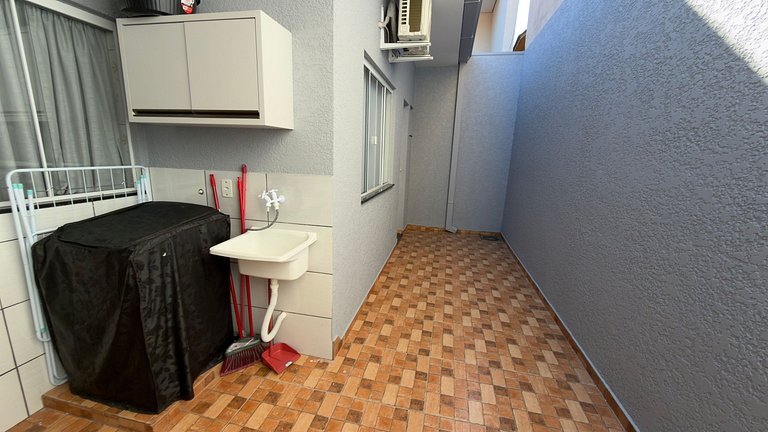 Linda casa em excelente localização - 02 garagens