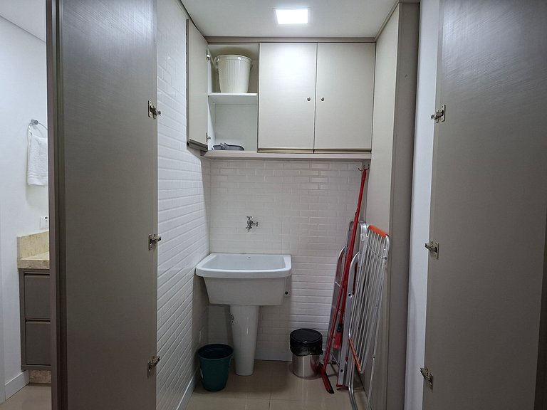 Studio Premium 52m² no Centro: Garagem e Piscina