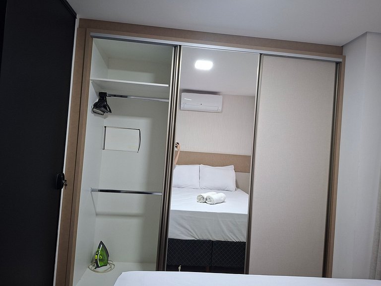 Studio Premium 52m² no Centro: Garagem e Piscina