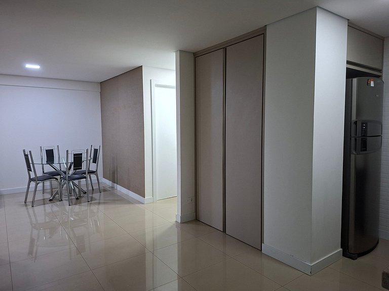 Studio Premium 52m² no Centro: Garagem e Piscina