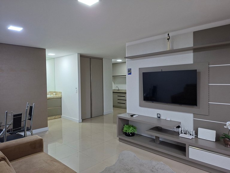Studio Premium 52m² no Centro: Garagem e Piscina