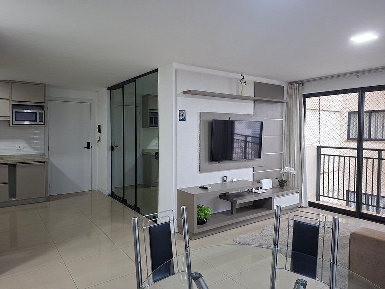 Studio Premium 52m² no Centro: Garagem e Piscina