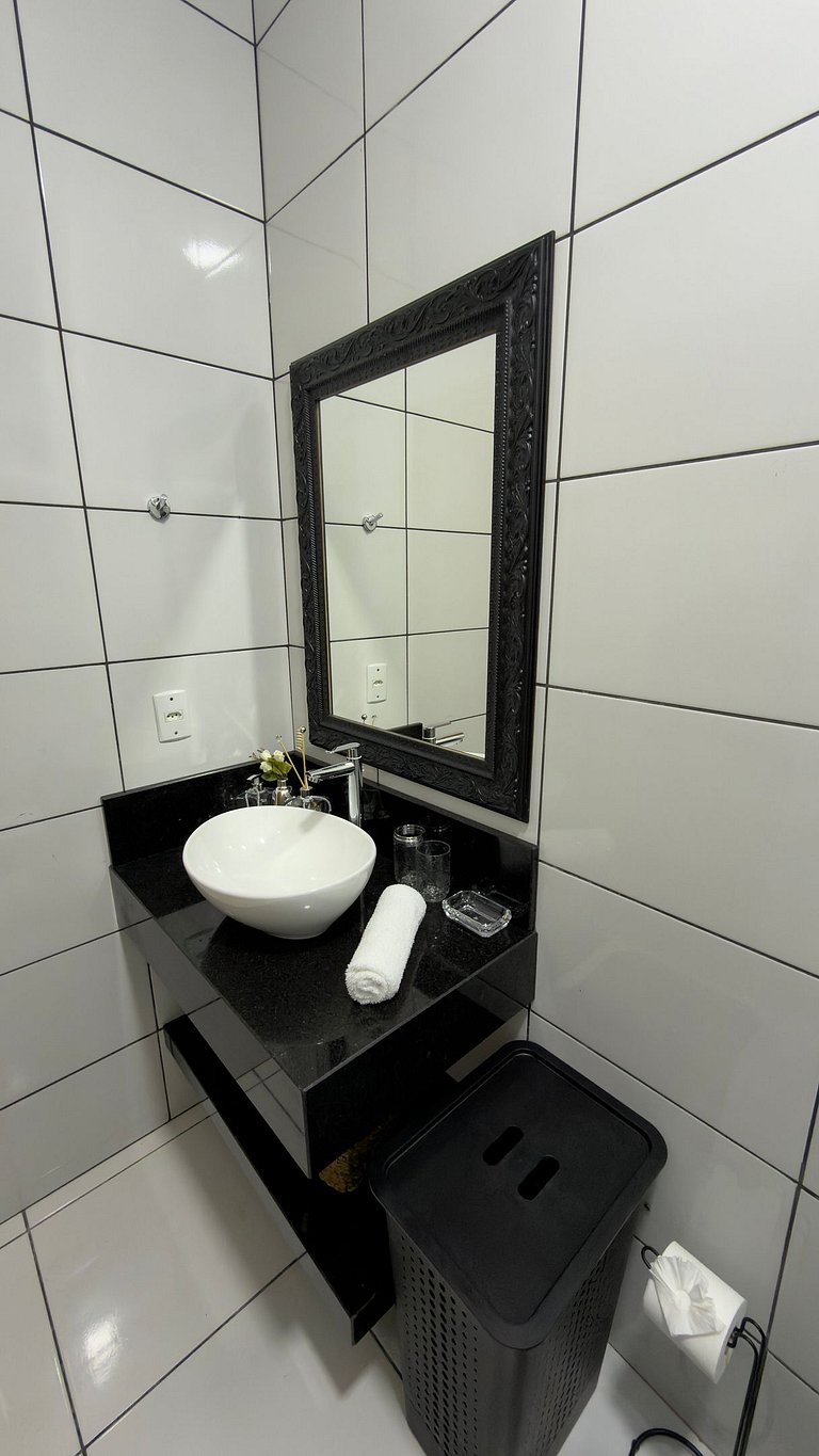 Casa térrea em excelente localização - 02 garagens