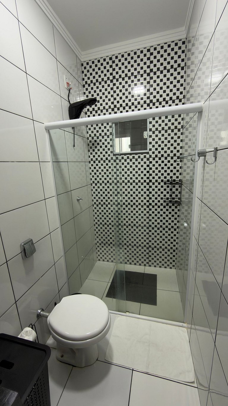 Casa térrea em excelente localização - 02 garagens