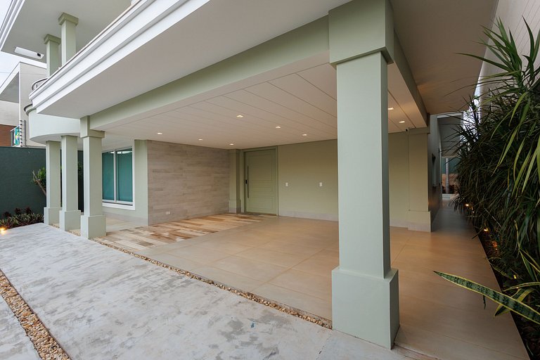 Casa Alto Padrão · Piscina · Churrasqueira