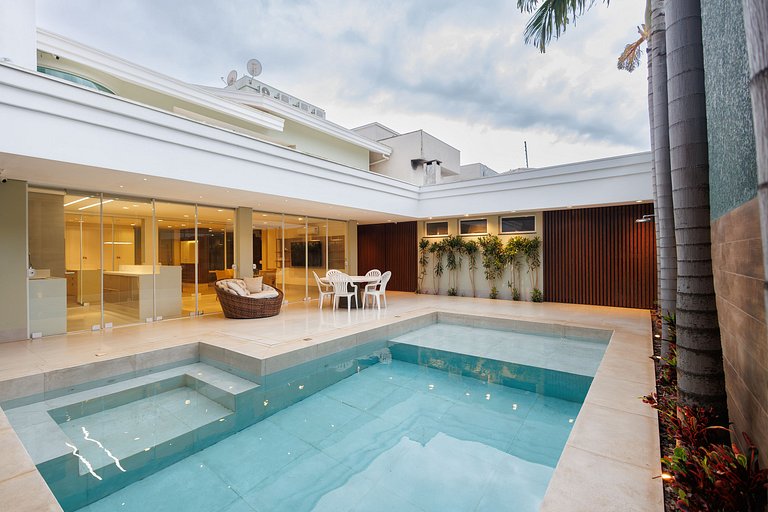 Casa Alto Padrão · Piscina · Churrasqueira