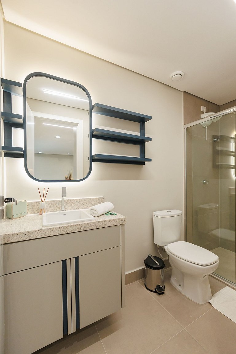 Apt alto padrão - 2 Quartos · Piscina · Garagem
